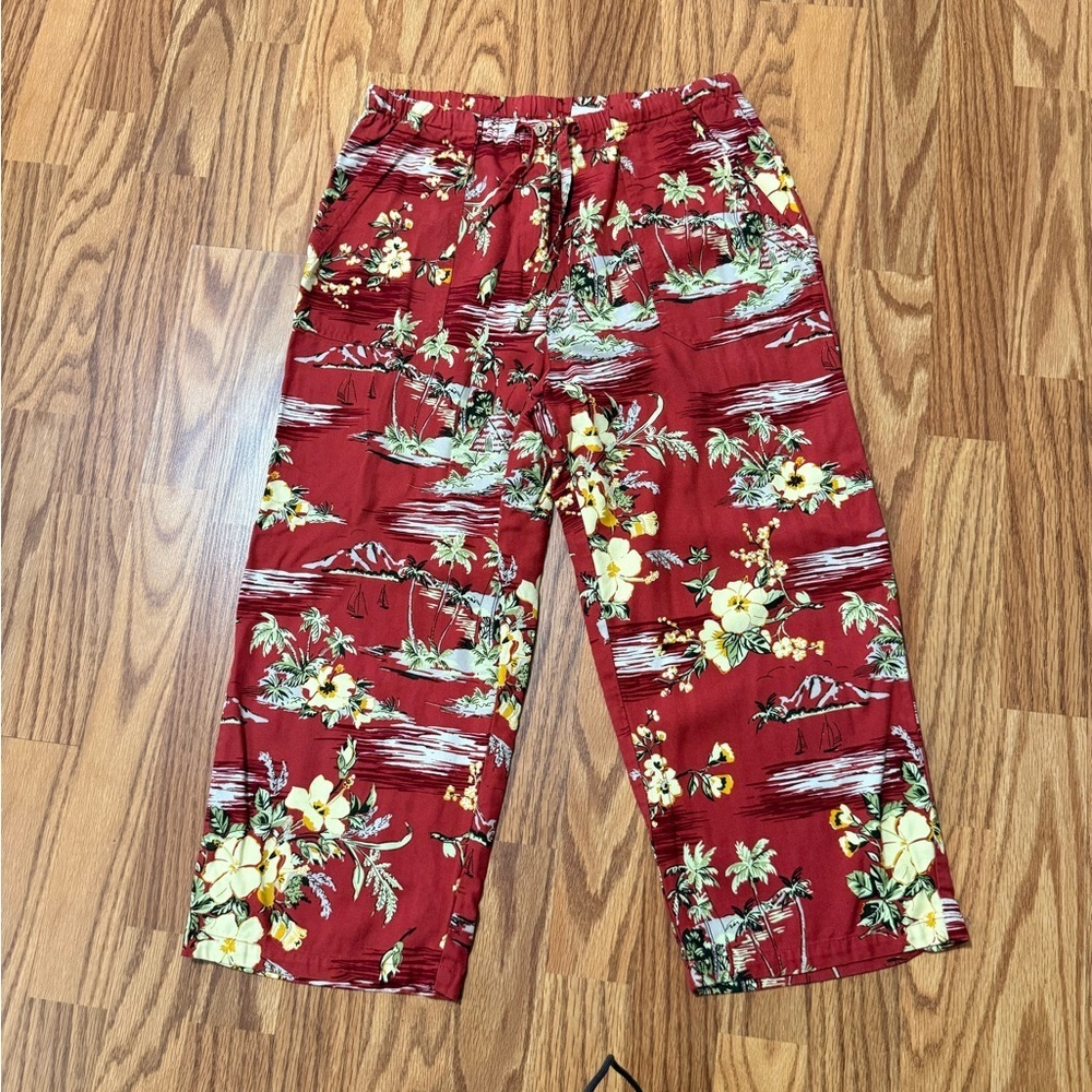 MARSH LANDING Women's Sz S Red Tropical Hawaiian Floral Print Capris Aloha